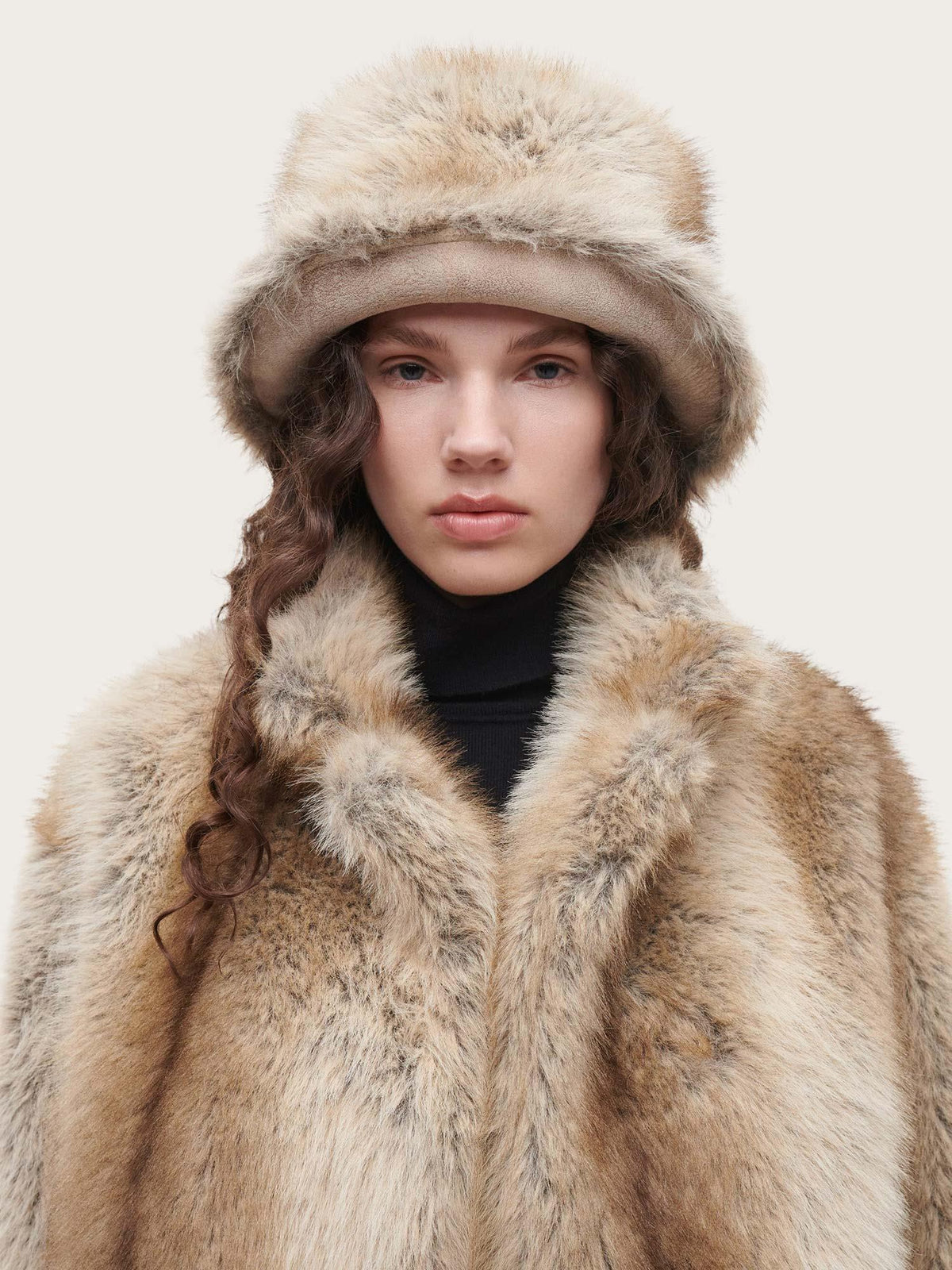 Beau Faux Fox - Light Fox