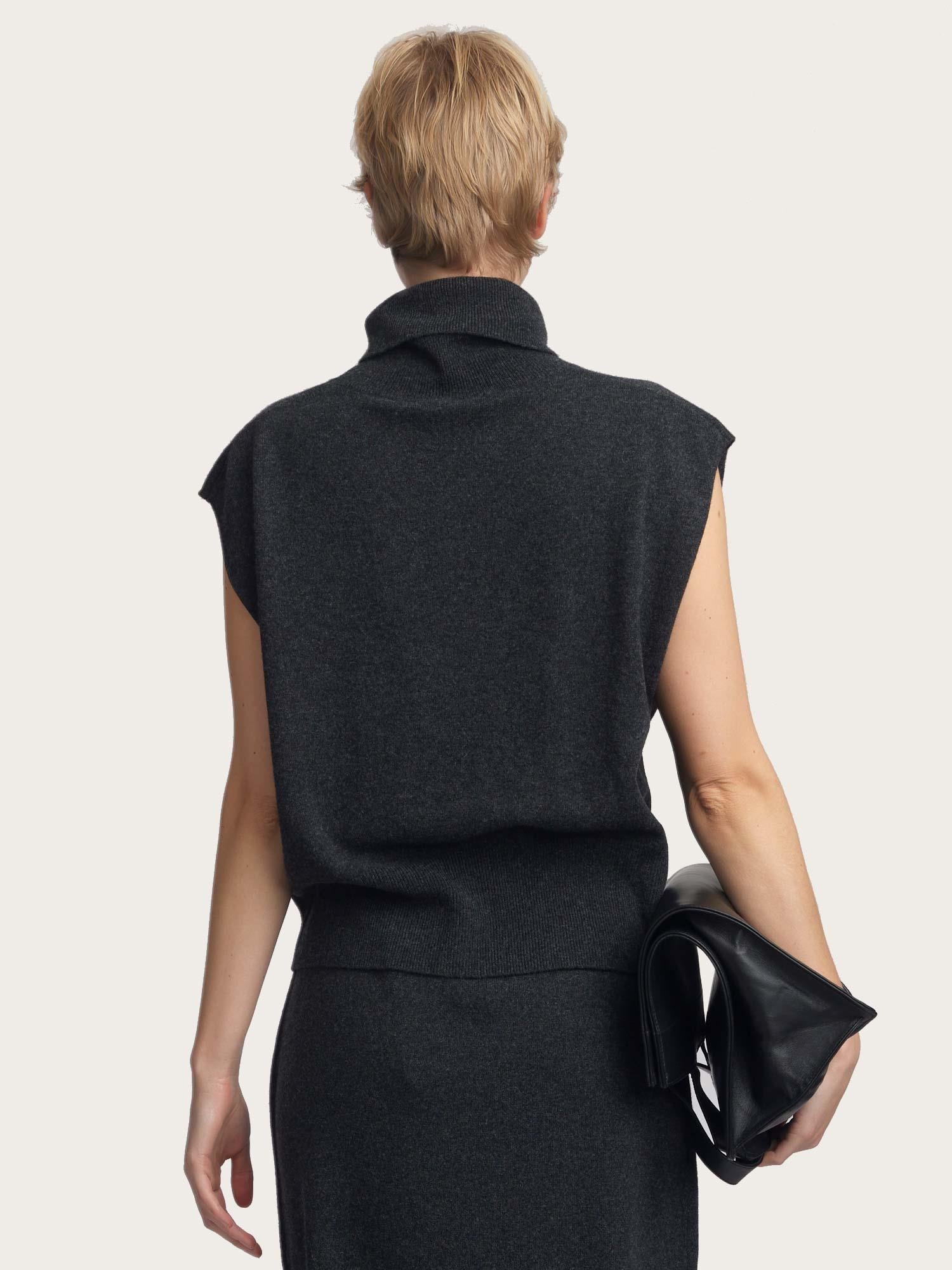 Manzi Waistcoat - Deep Graphite