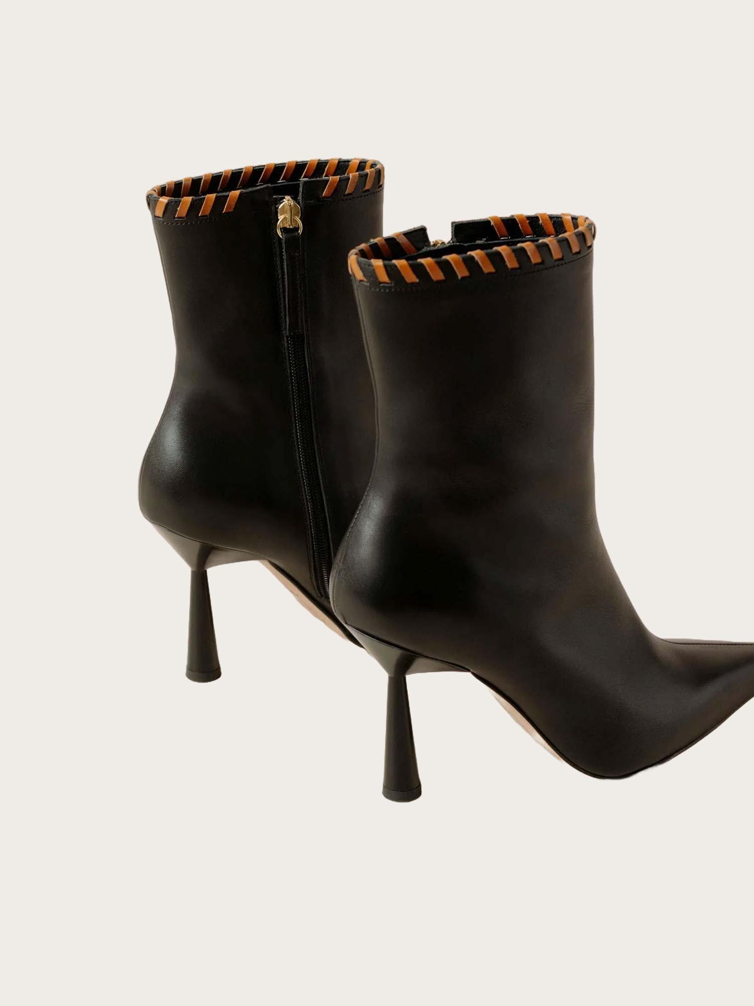 Leo Leather - Black