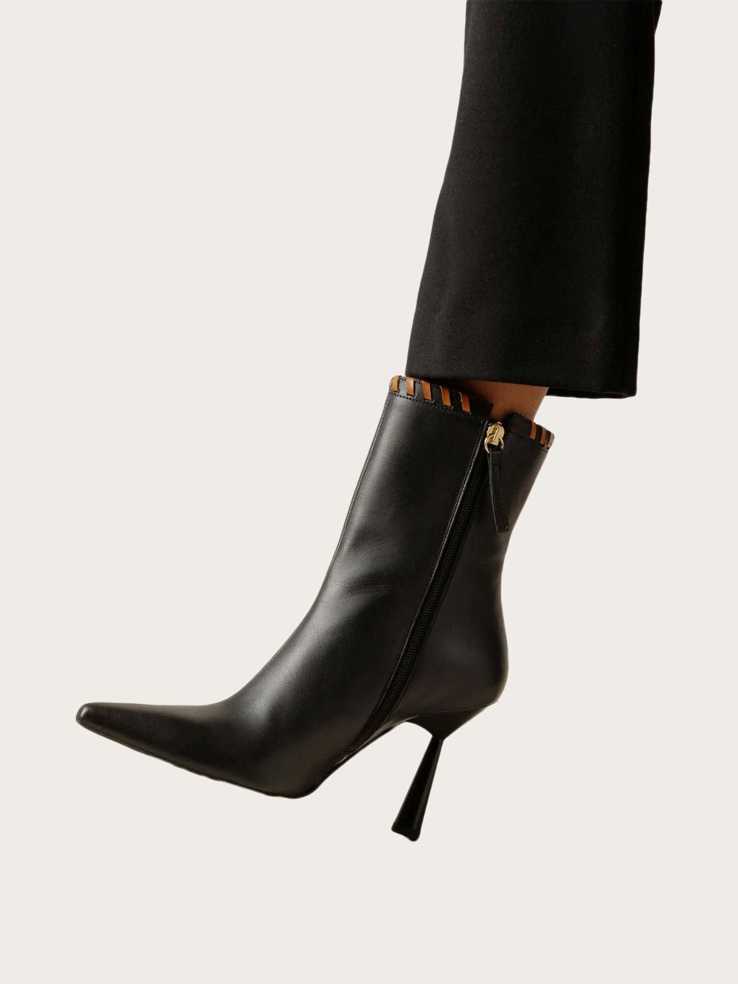 Leo Leather - Black
