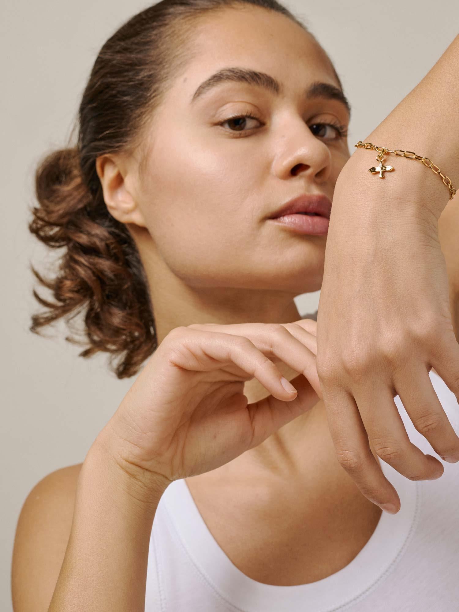 Charm Devoted Swallow - Gold