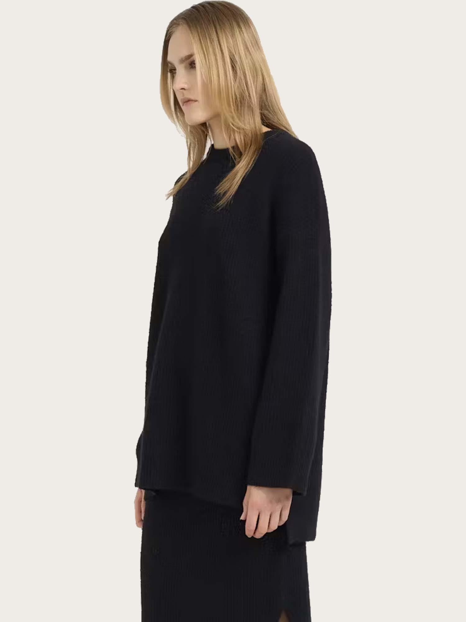 Alpha Long Pullover - Black