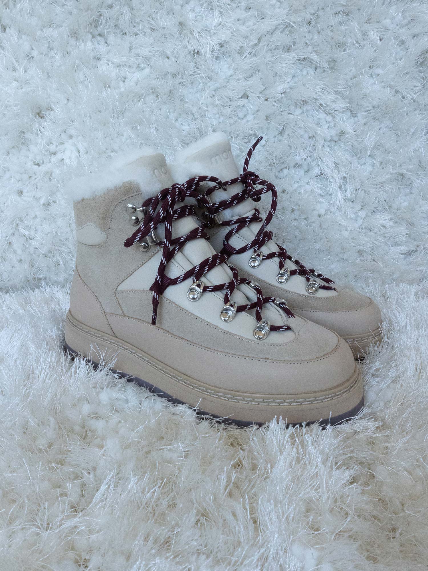 Qomo x Mono Tag Cap - Beige/Burgunder