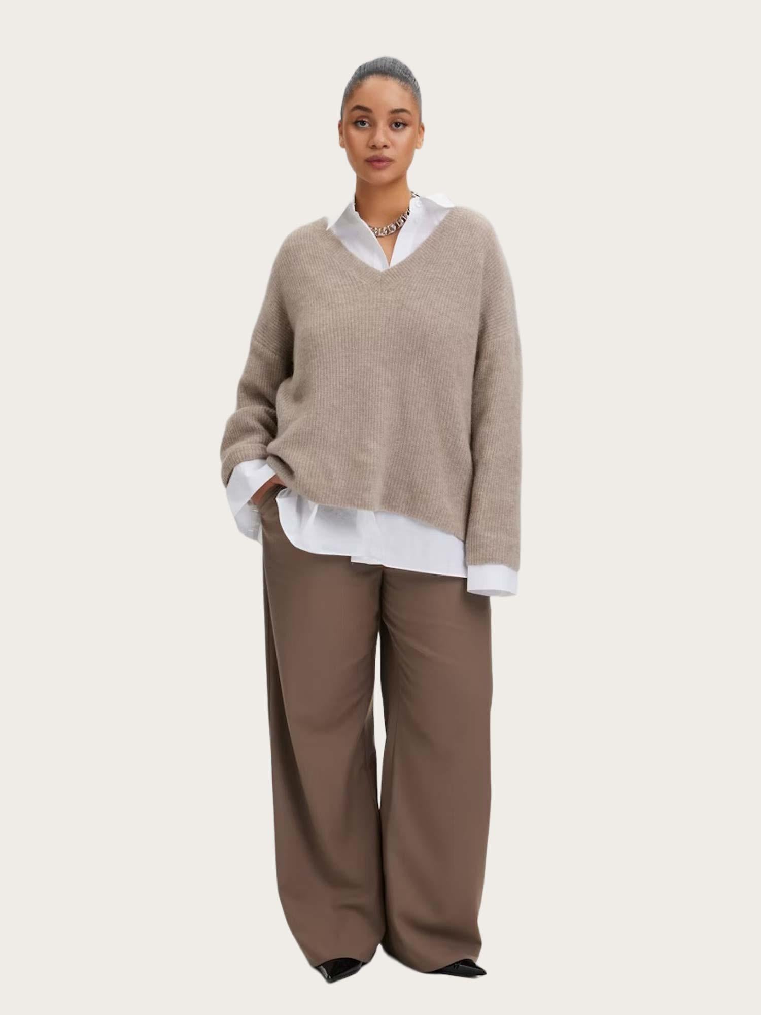 Alpha V-Neck - Warm Sand Melange