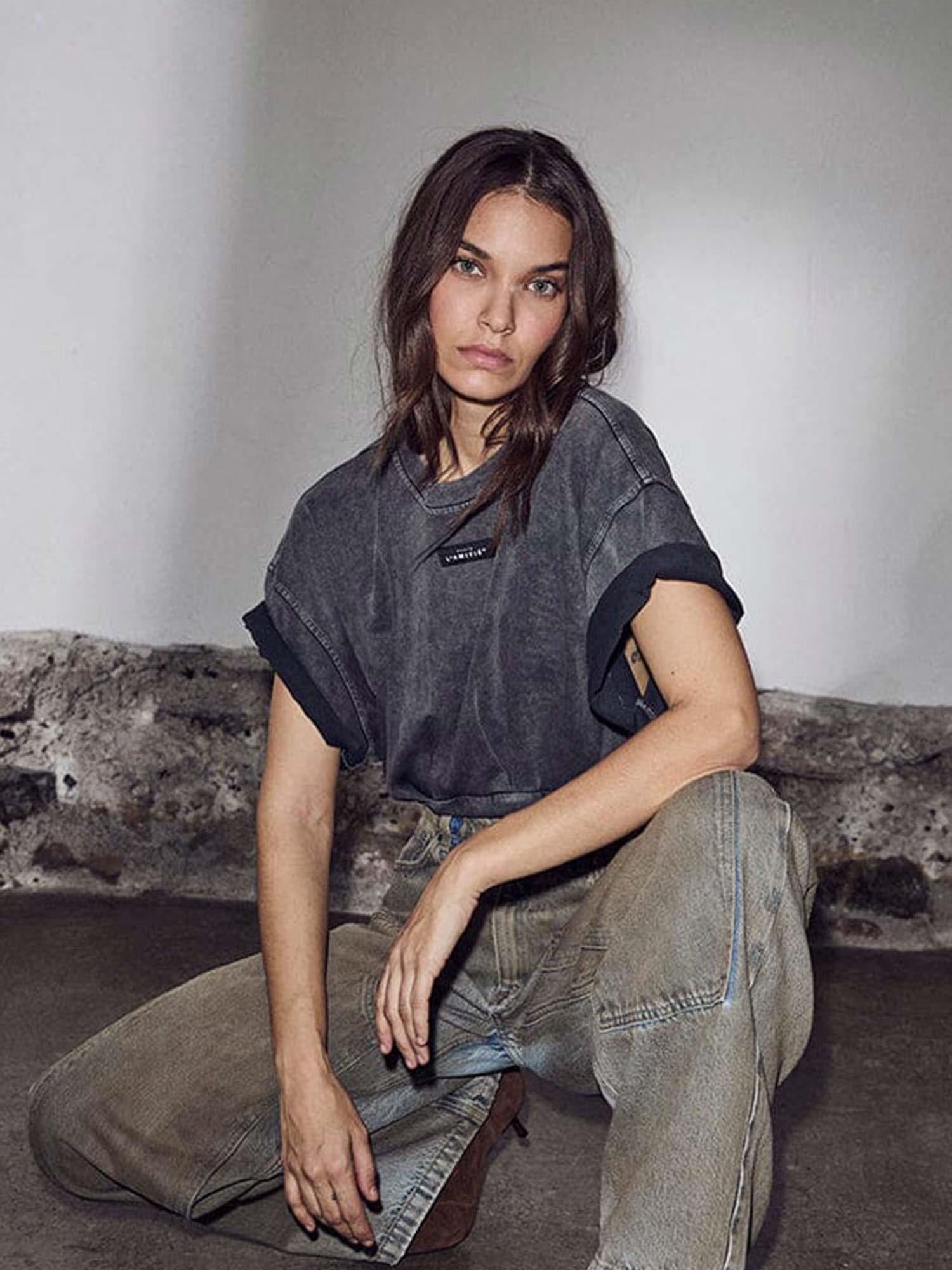 Romie Acid Pleat Tee - Black Acid Wash