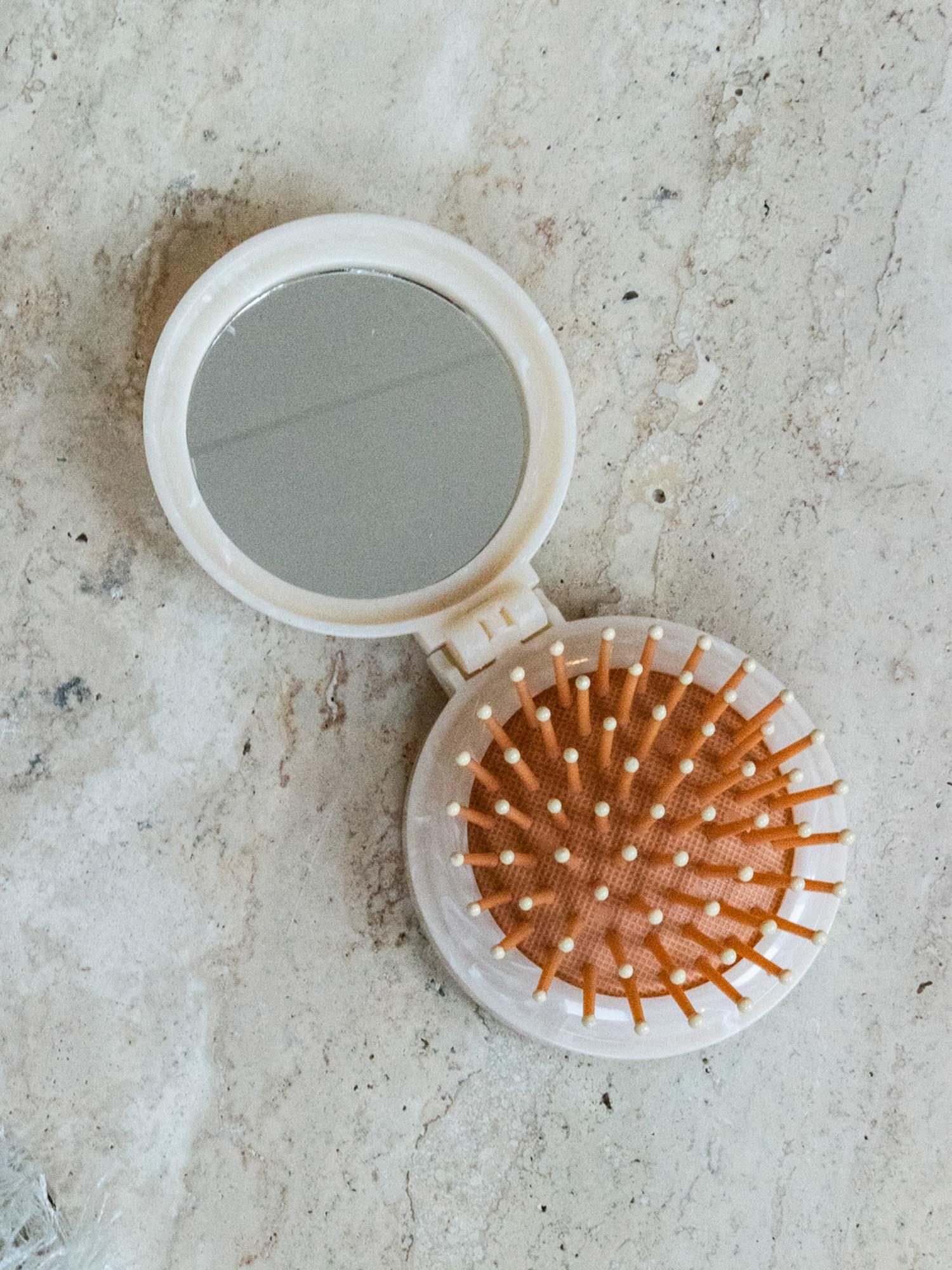 Brush With Mirror - Cream