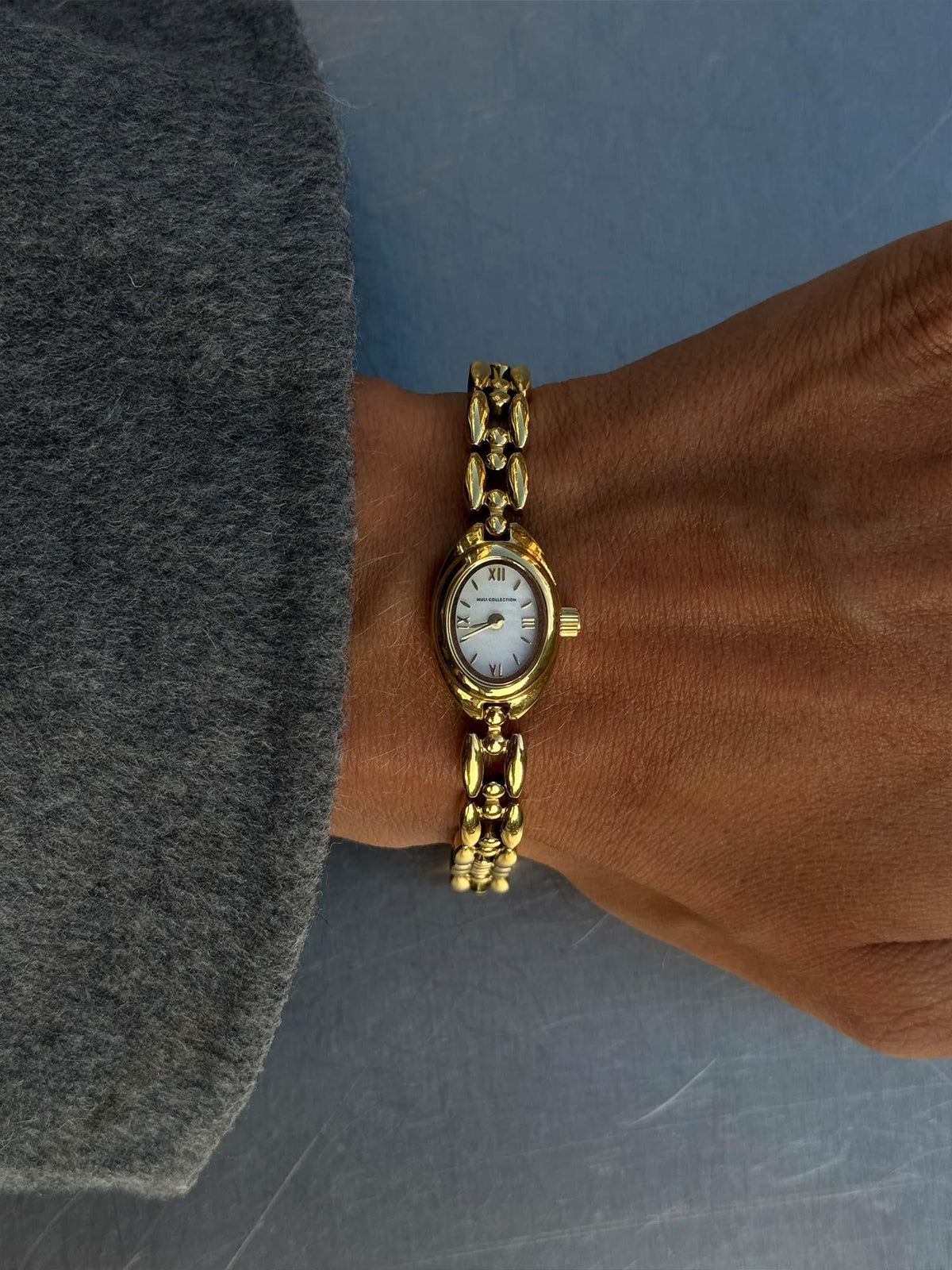Heritage Oval Watch - Gold