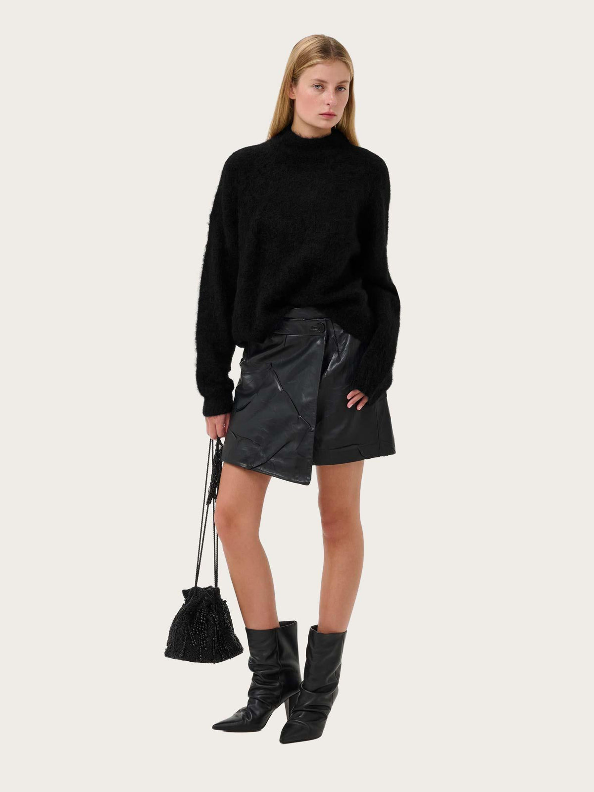 Debbie Pullover - Black