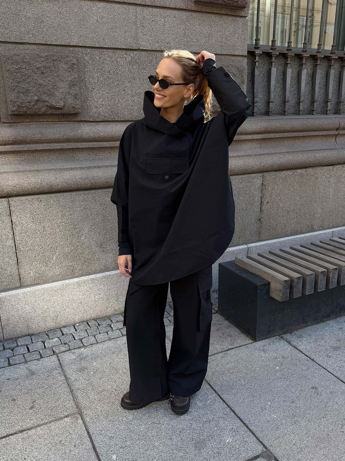 Bergen Poncho - Black