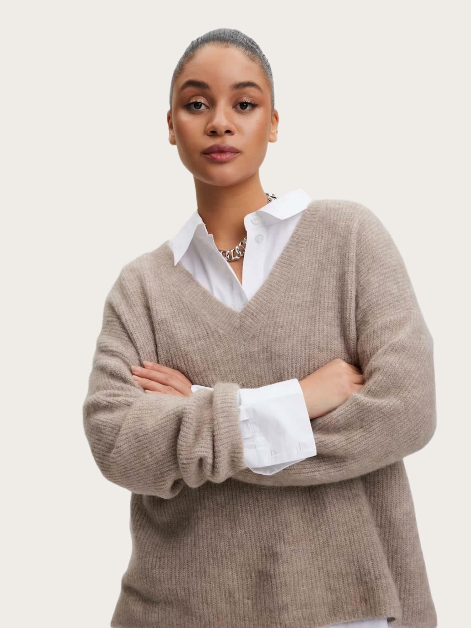 Alpha V-Neck - Warm Sand Melange