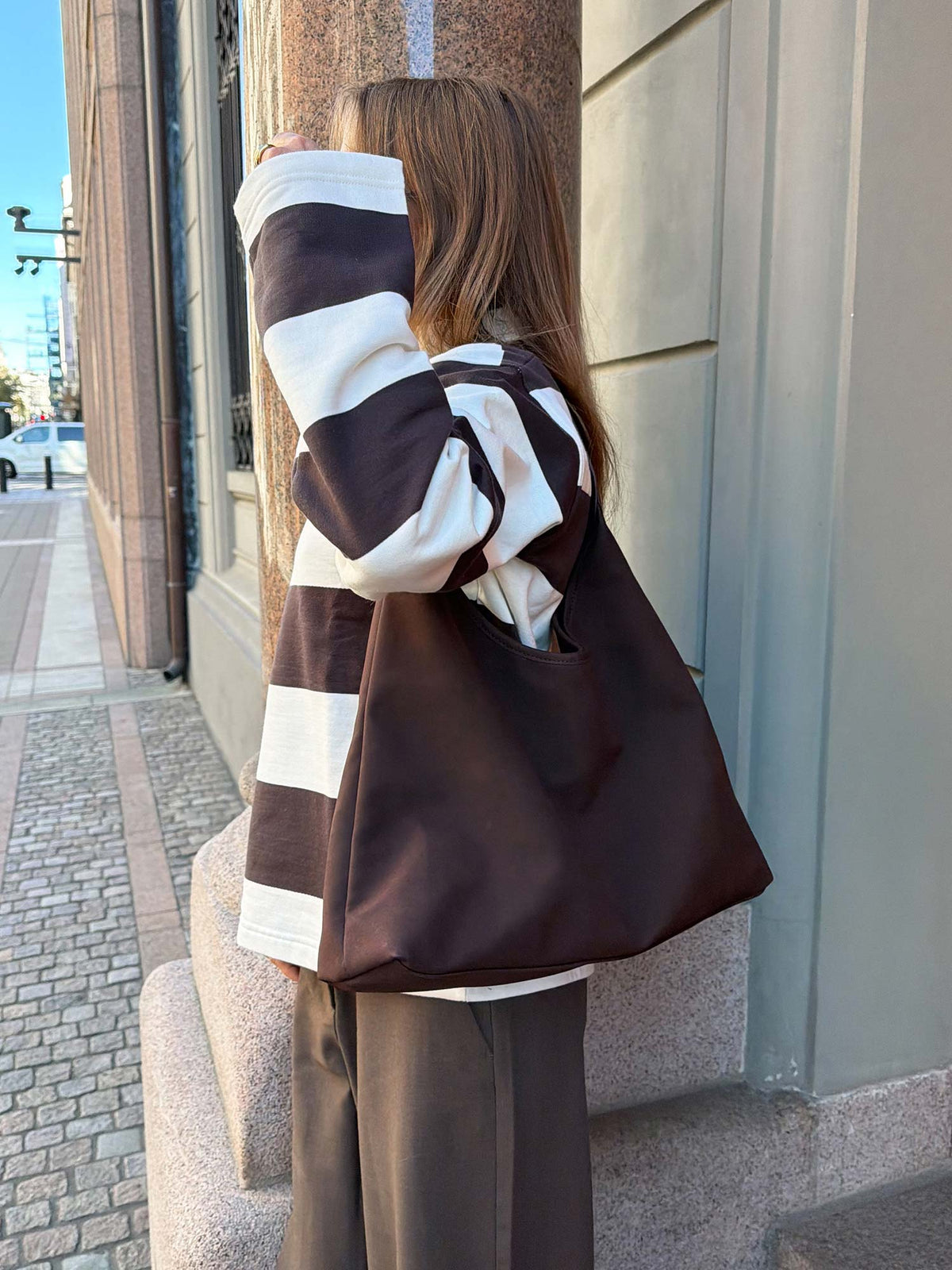 Lola Brush - Umber Brown
