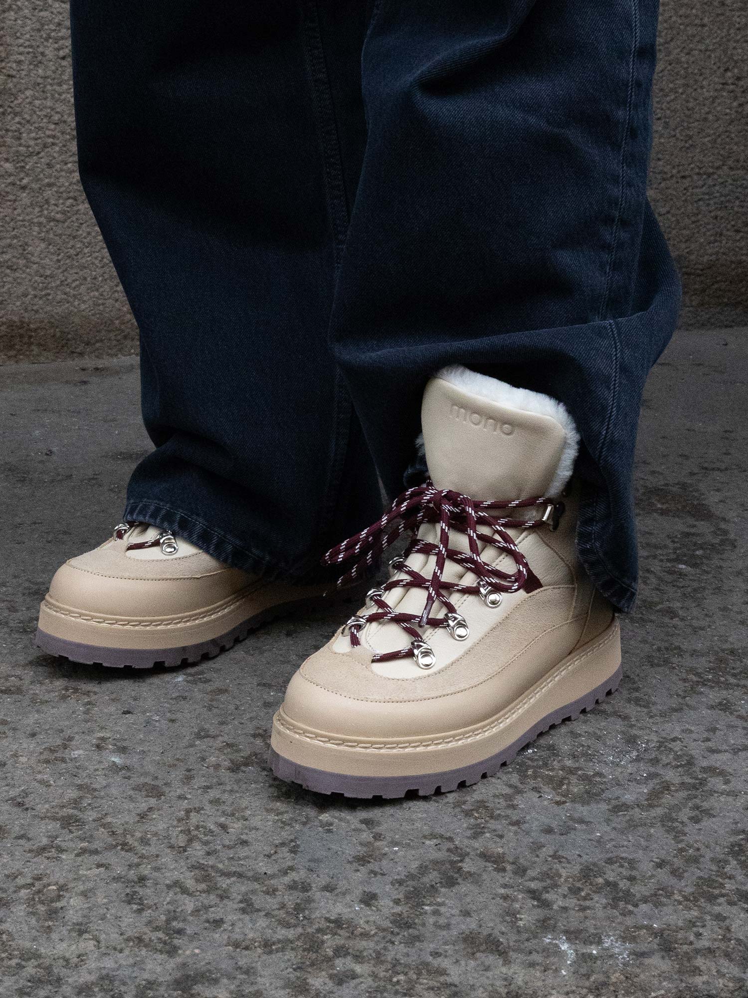 Qomo x Mono Tag Cap - Beige/Burgunder