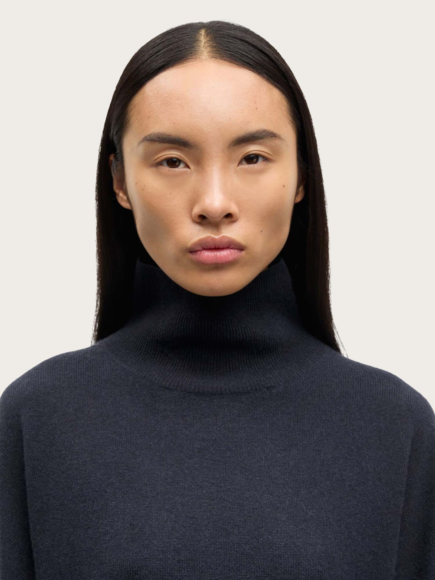 Nola T-Neck - Salute
