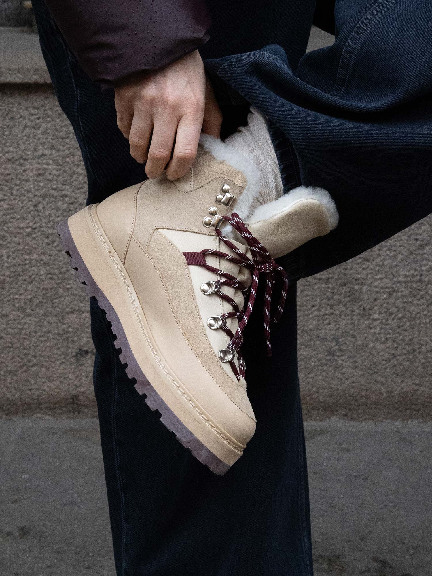 Qomo x Mono Tag Cap - Beige/Burgunder