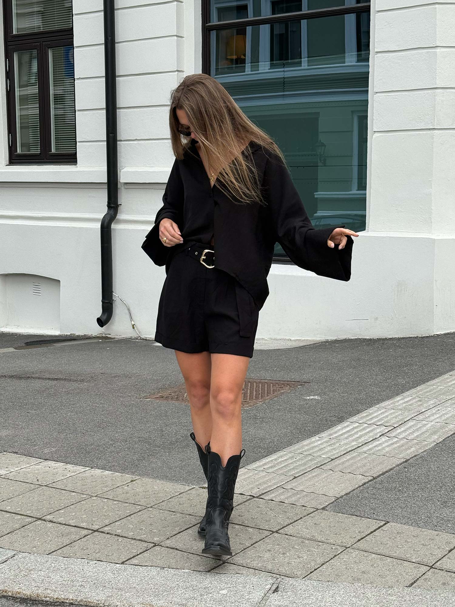 Zephyr Linen Shorts - Black