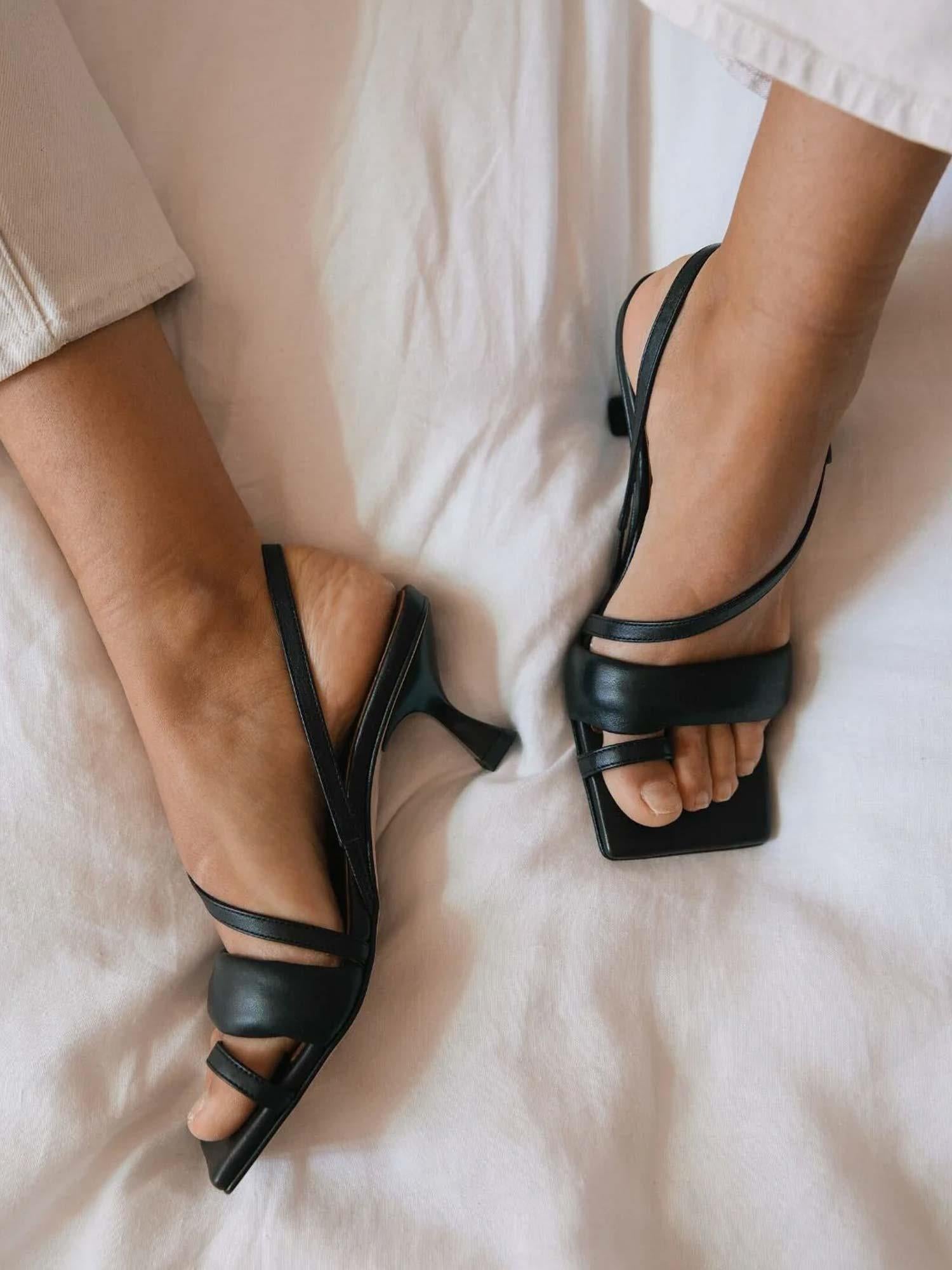 Asymmetric Straps Sandal - Black